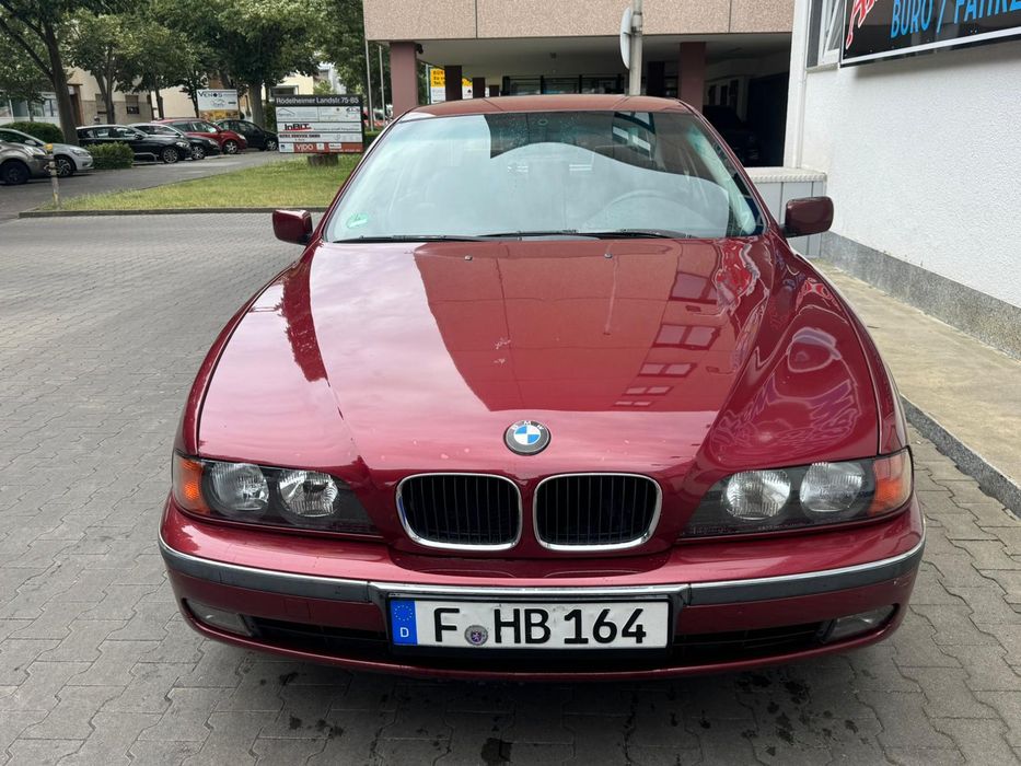Vând  BMW e39 520i