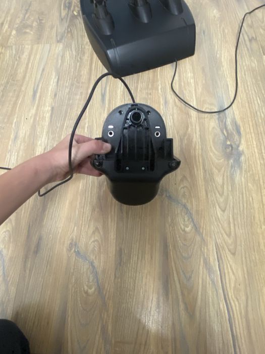 Vând volan logitech g29