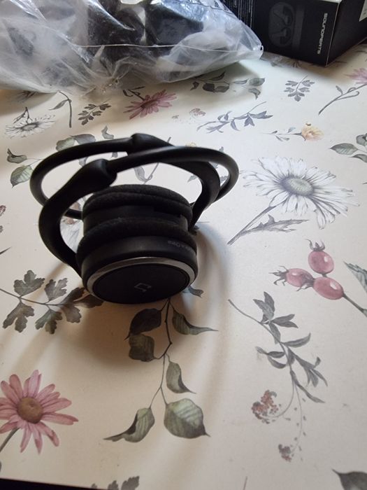 Vând casti wireless