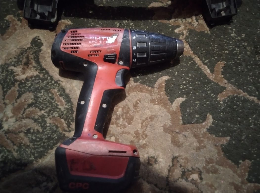 .продаеться акумуляторный шуруповерт Hilti