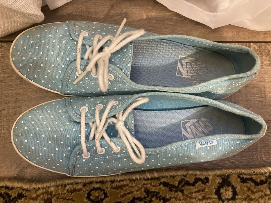 Сини Кецове на бели точки Vans