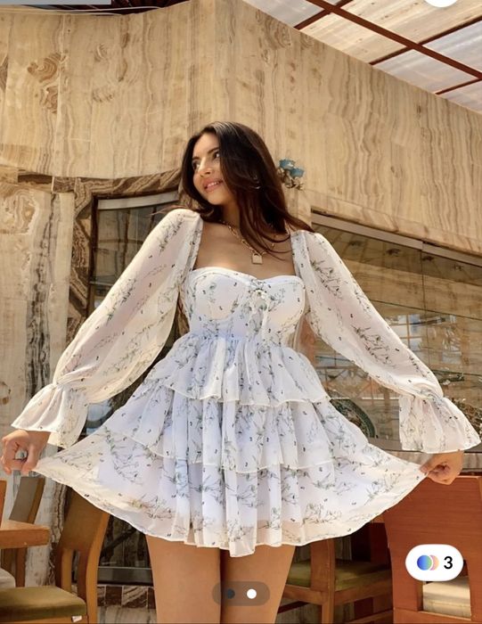 Бяла къса рокля……………………………………………………………………………………………………………………………………………..