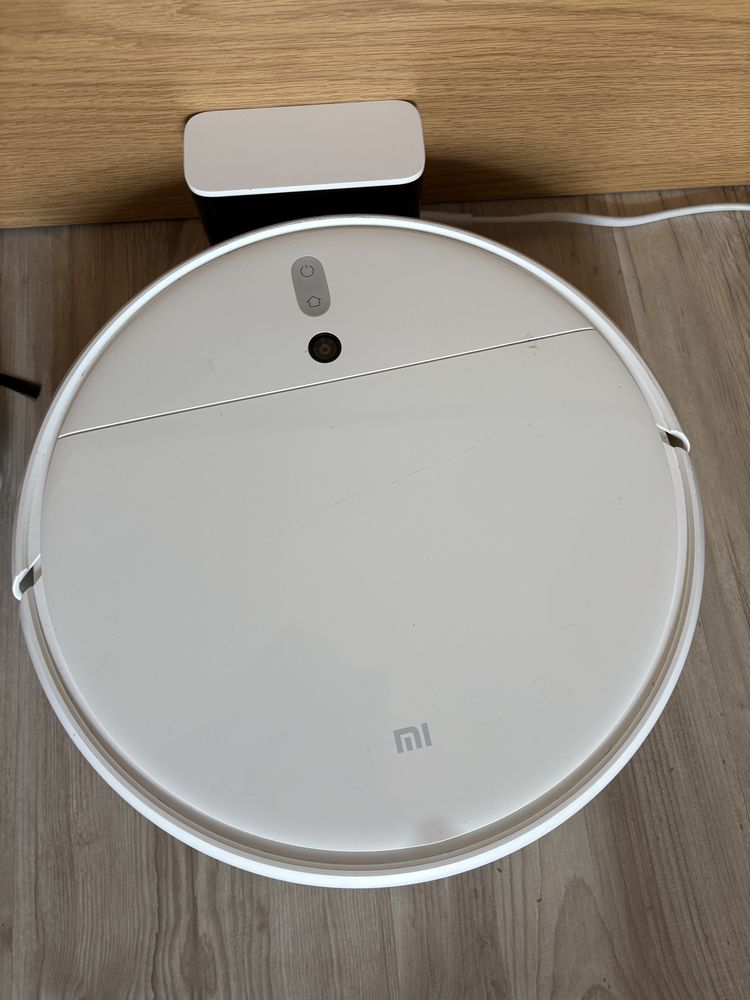 Две Прахосмукачки робот xiaomi и прахосмукачка Ifife