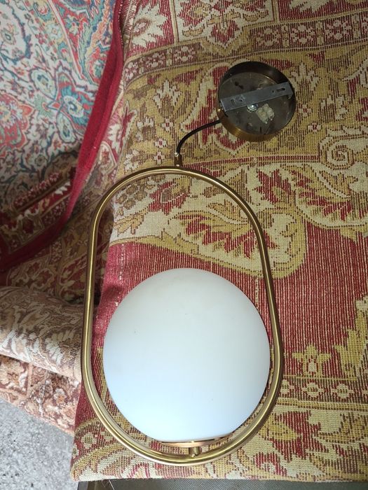 Продам небольшую люстру