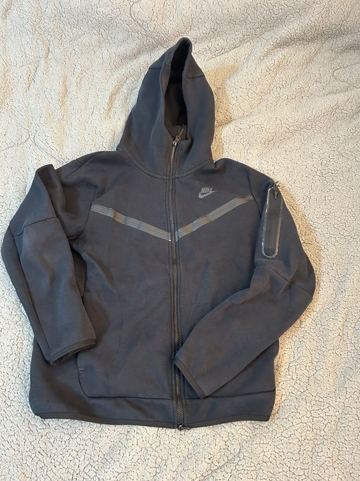 Черно горнище Nike tech fleece