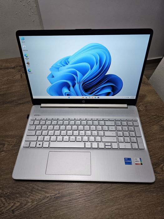 Laptop HP i5-1135G7 / Ssd 512gb / Intel Iris Xe graphics