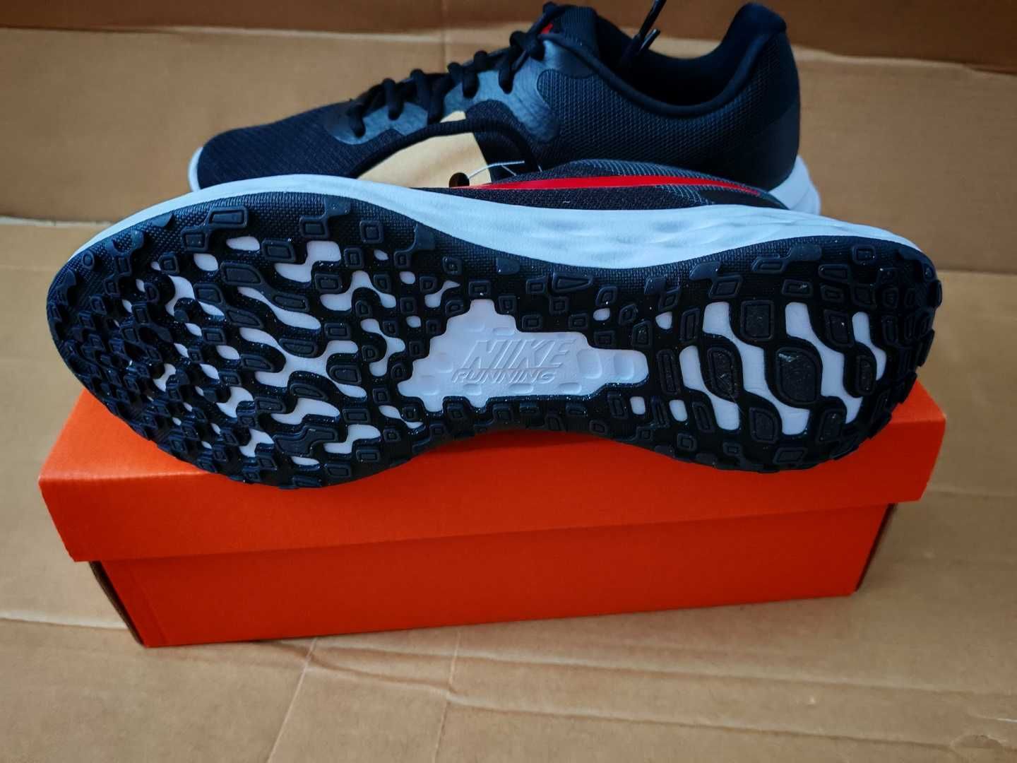 Чисто нови мъжки маратонки Nike, размер - 44