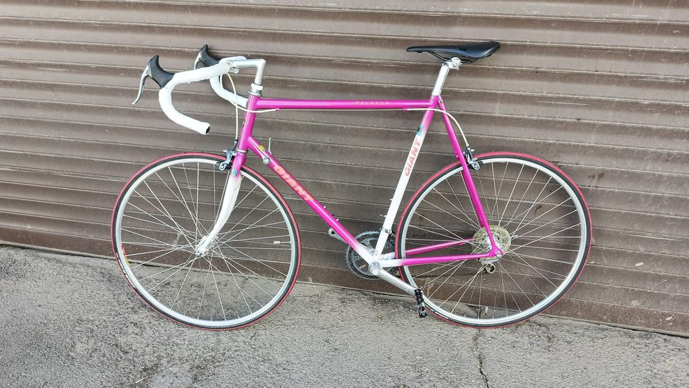 Road bike Giant Peloton size L ciclam colour turn heads