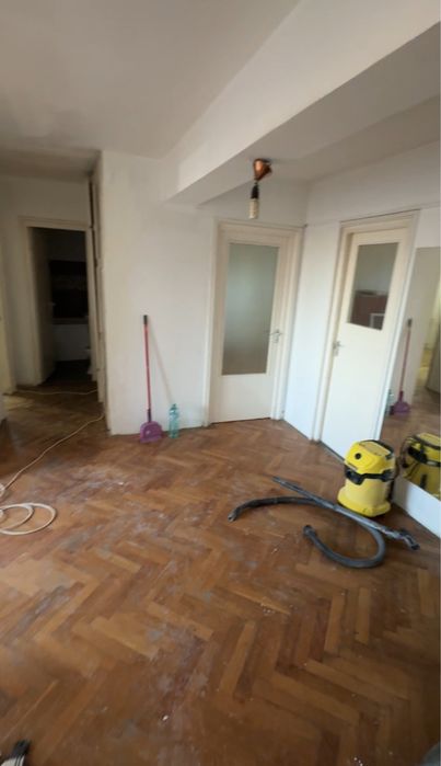 Închiriez apartament 4 camere pe malul Crisului, aproape de centru