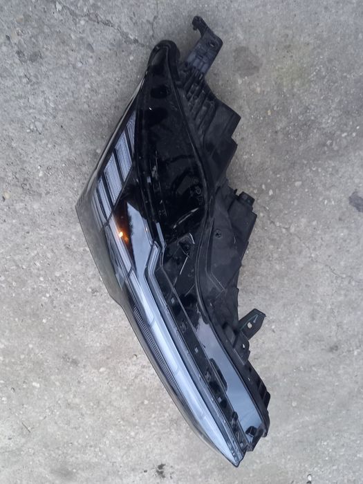 Far Dreapta Volvo EX 30