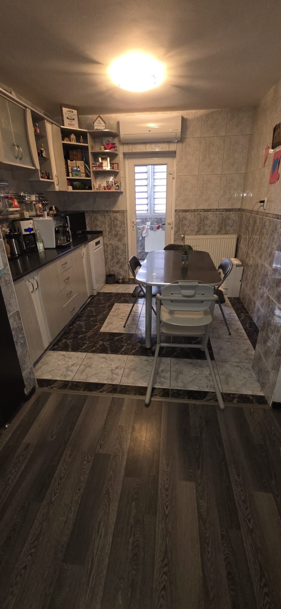 Vand apartament 2 camere Decebal
