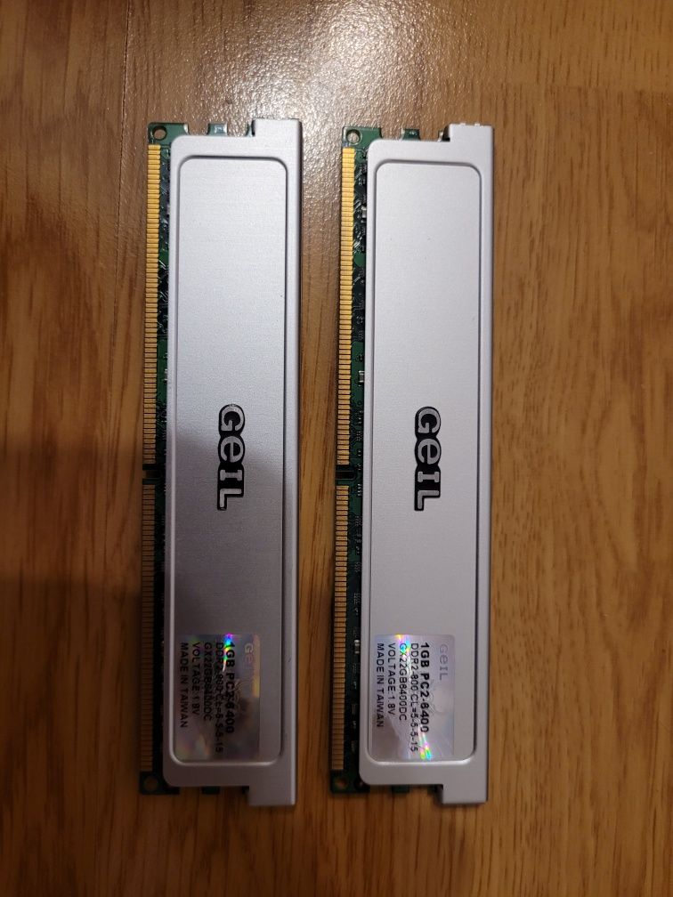 KitDDR 2 GEIL 2 × 1Gb,800 Mhz,cu radiatoare,in cutie,garanție pe viata