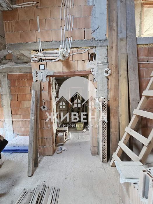 Продавам нов 3-стаен мезонет, кв. Погребите, площ 124 кв.м