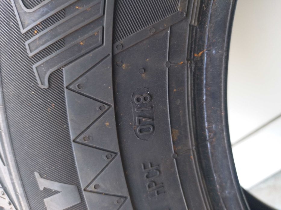 Гума за бус 215 70 15 C Continental
