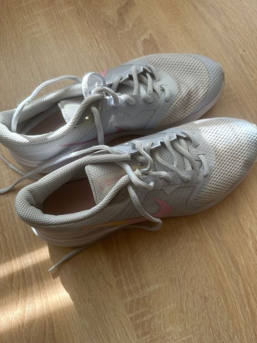 Дамски маратонки Nike