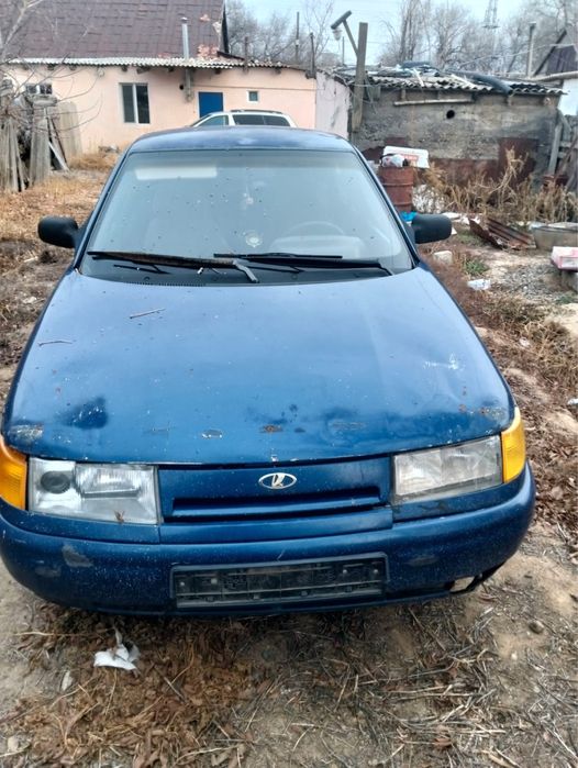 Продам машину по запчастям ваз 2110