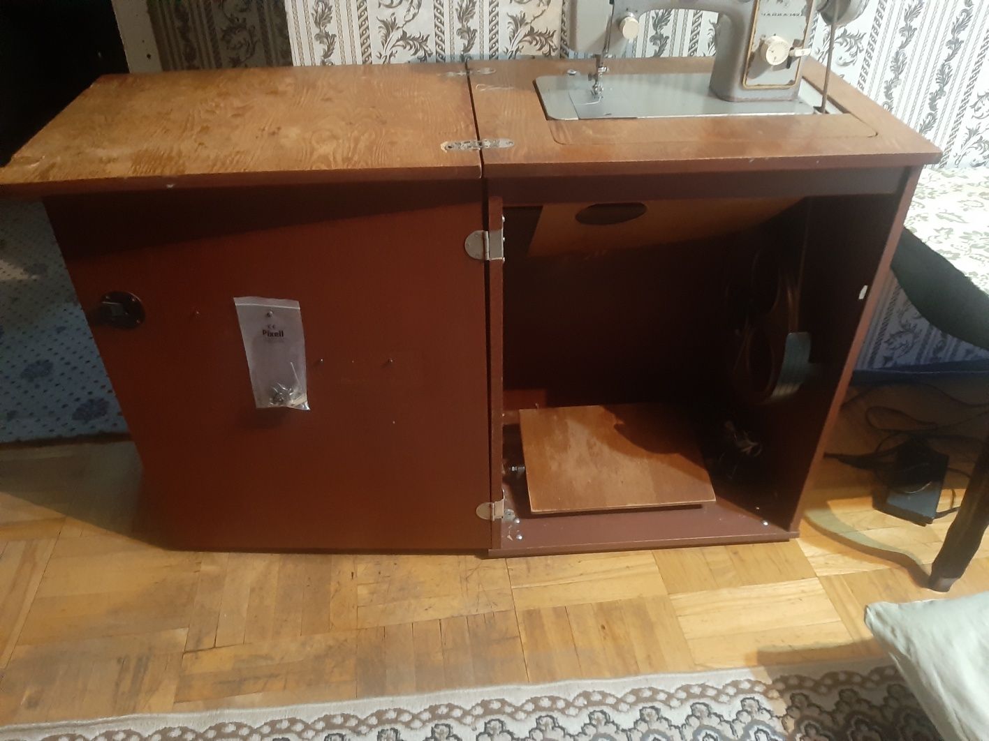 Продам швейную машинку