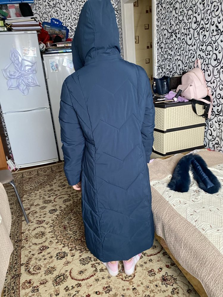 Продам зимнюю куртку женскую