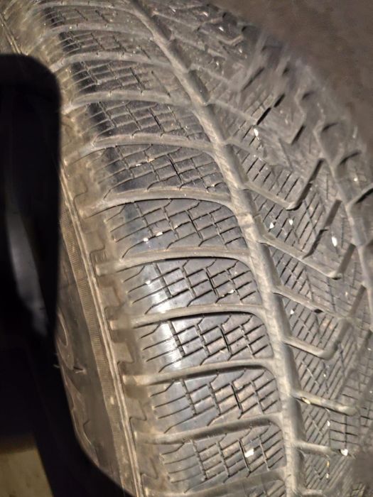 Vand  4  anvelope dimensiune 255/55 R18 si 235/60 R18 dot 2720 PIRELLI