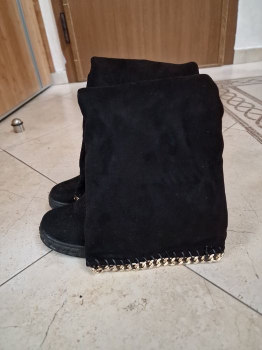 Високи зимни ботуши на платформа