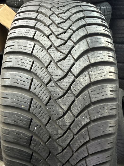 Зимйи гуми 215.50.17 4 бр Фалкен в добро състояние