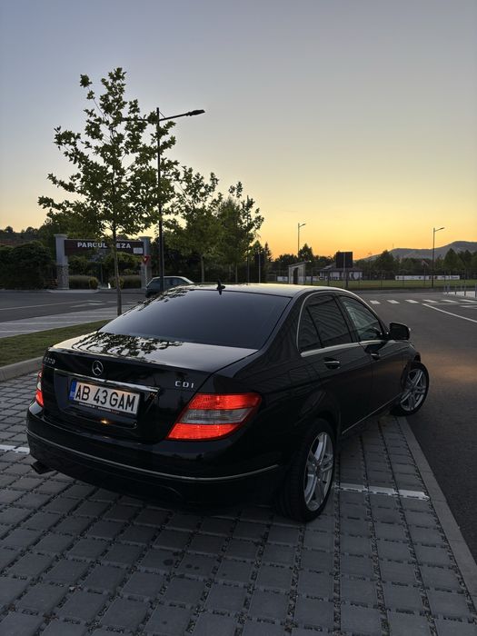 Mercedes C220.