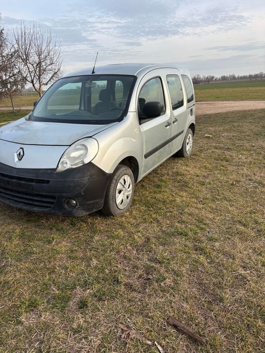 Vand piese pentru renou