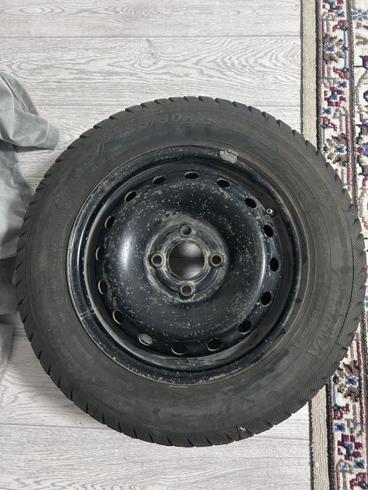 Продам резину со штампами , колесо с диском , гольф 3