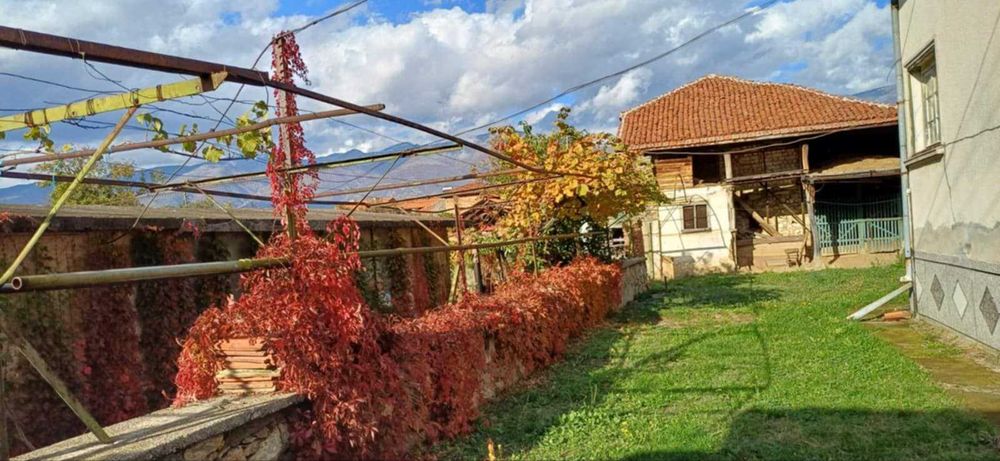 Продавам къща село Дъбене