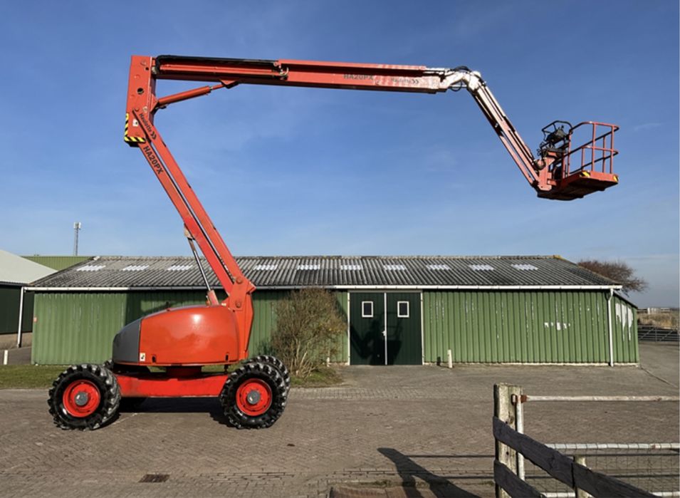 Inchiriez Buldoexcavator, nacela, bascula, compactor, schela, etc.