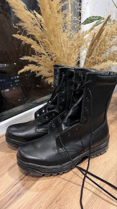 Продам ботинки берцы 42 размер