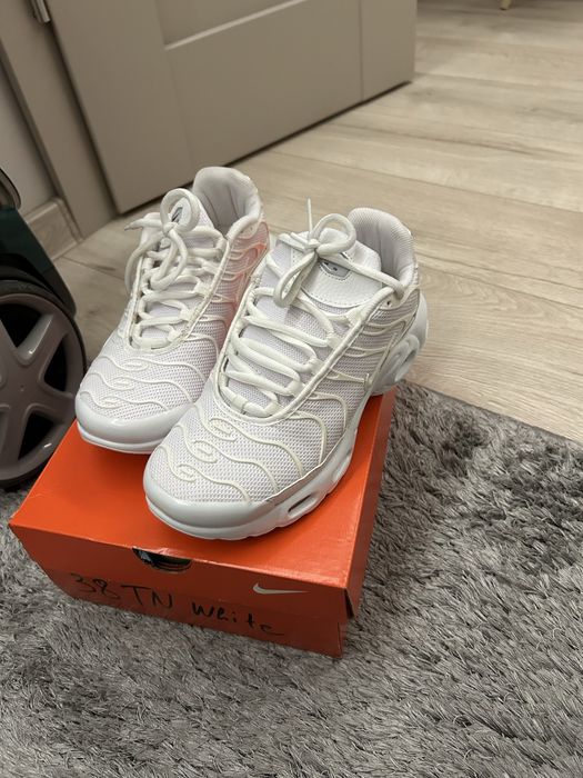 Обувки nike tn white