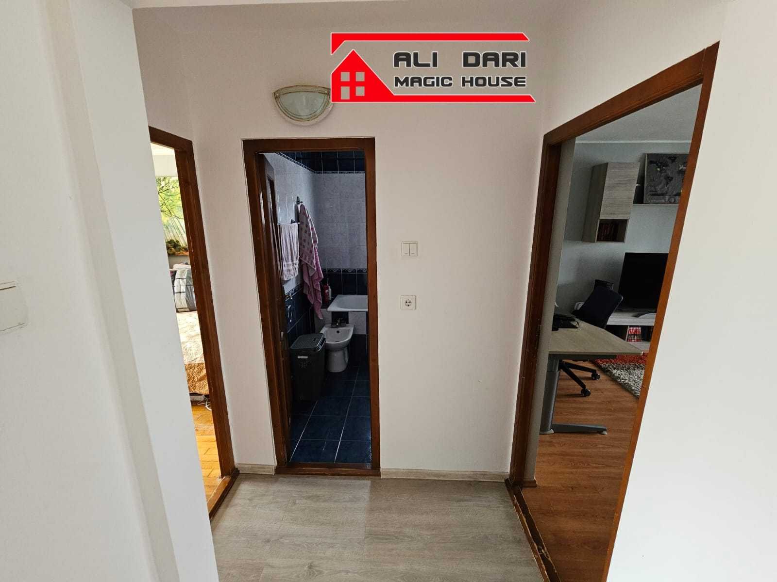 -De vanzare, apartament 3 camere!-