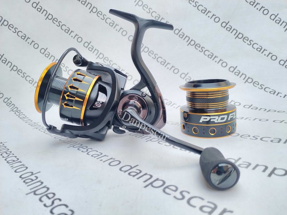 Mulineta Crap si Feeder PRO FL Cast Force CF7000 cu 2 TAMBURI METALICI