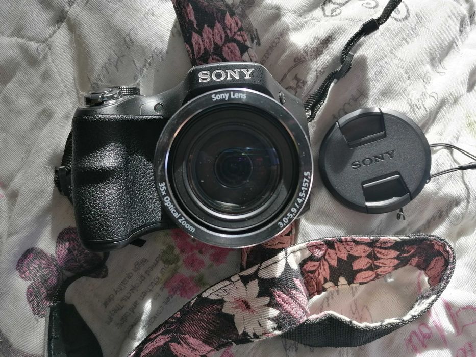 Фотоапарат Sony..