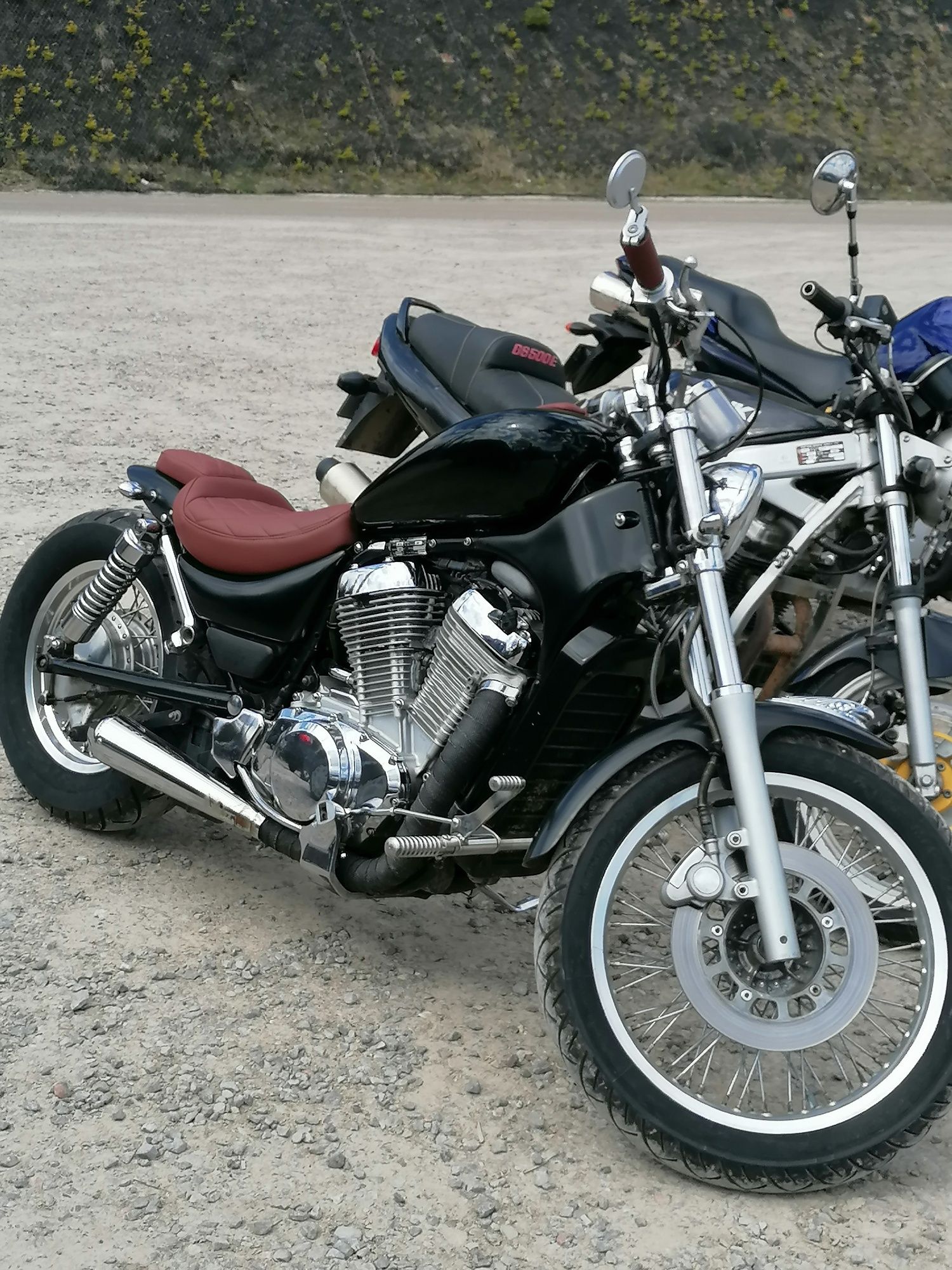 Motocicleta suzuki intruder vs800