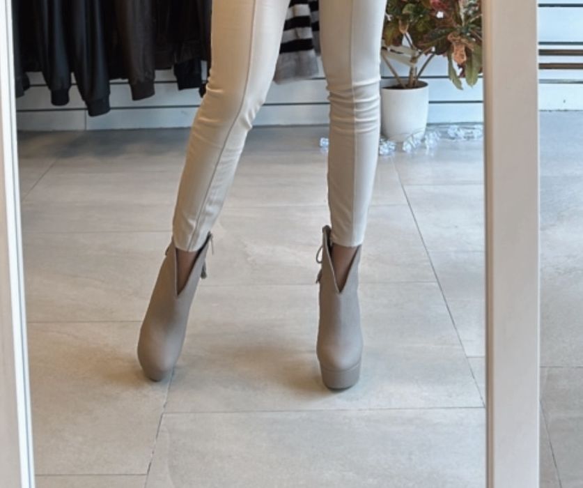 Vand ghete din piele Why Denis marimea 39 ca noi