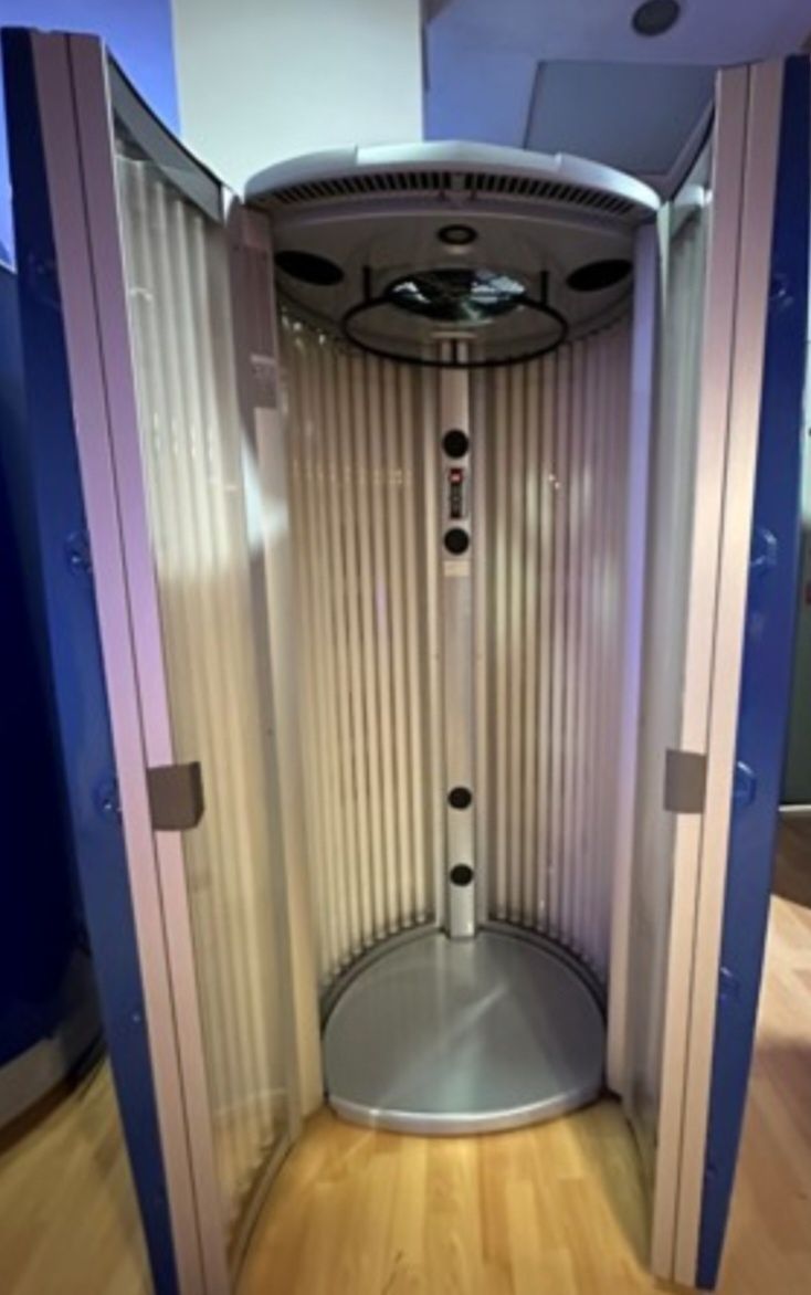 Вертикален солариум LUXURA  V5