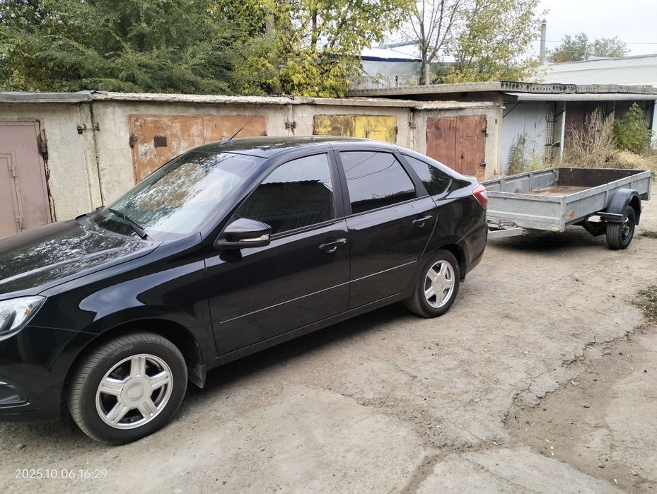 Грузо перевозки на прицепе легкового автомобиля.