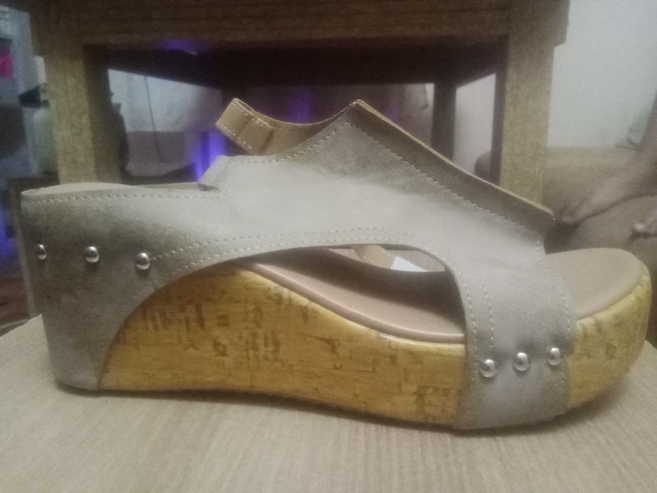 Продам женскую летнюю обувь