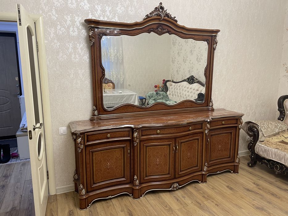 Продам комод с зеркалом