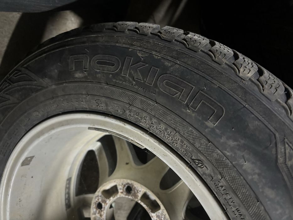 Nokian 215 70 16