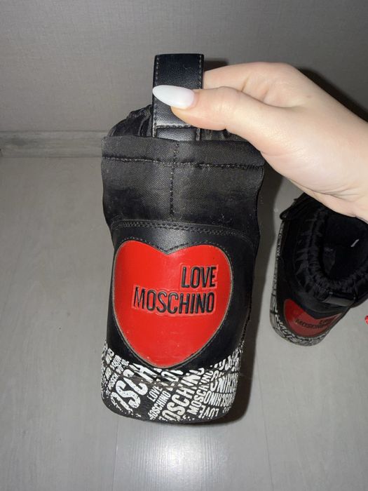 апрески Love Moschino