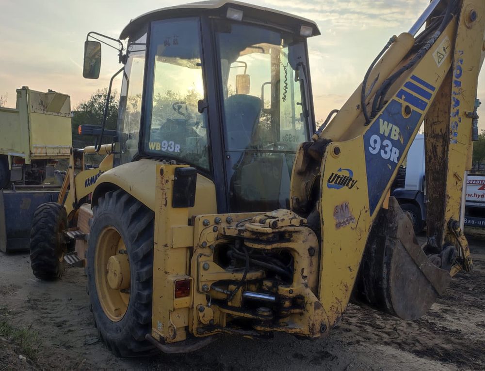 Buldoexcavator Komatsu WB 93R