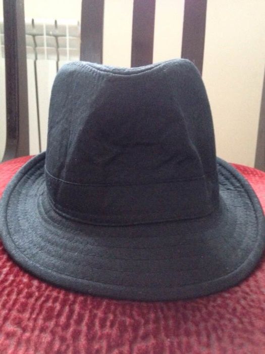 Шляпы черная из полиэстера)