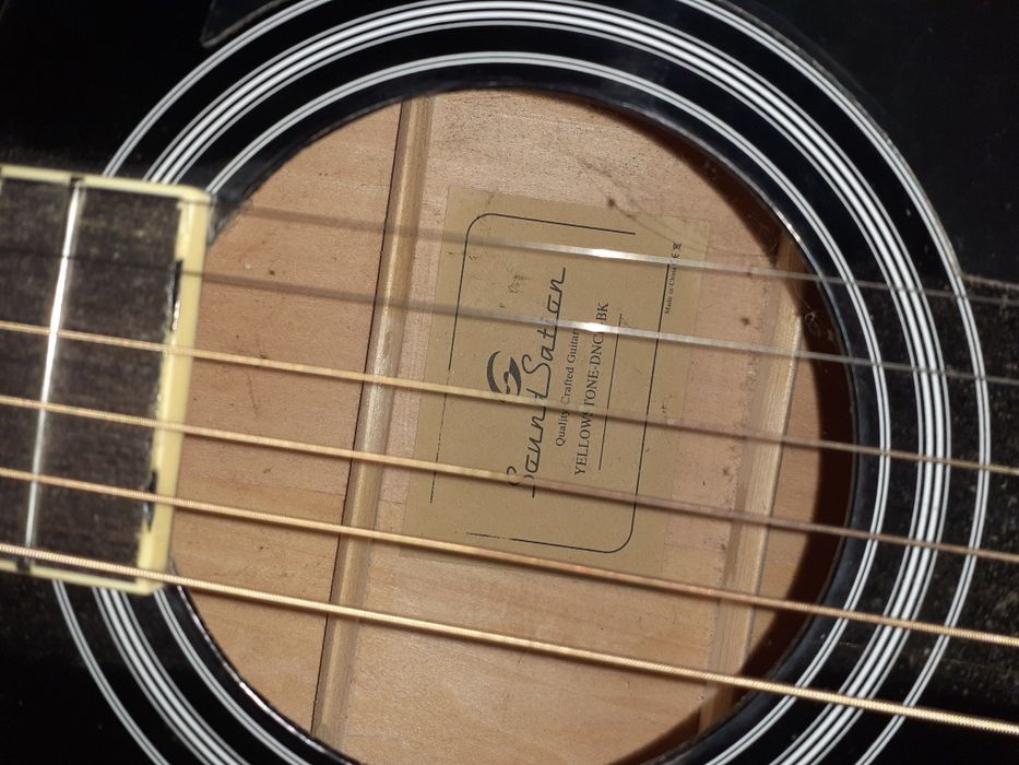 Vand sau schimb cu orgă electronică Chitară electro acustică