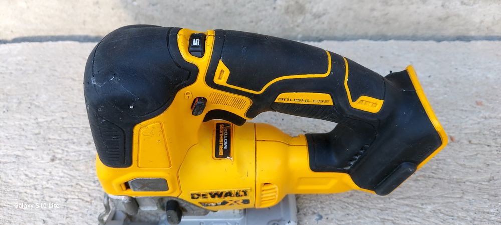 Vând pendular Dewalt