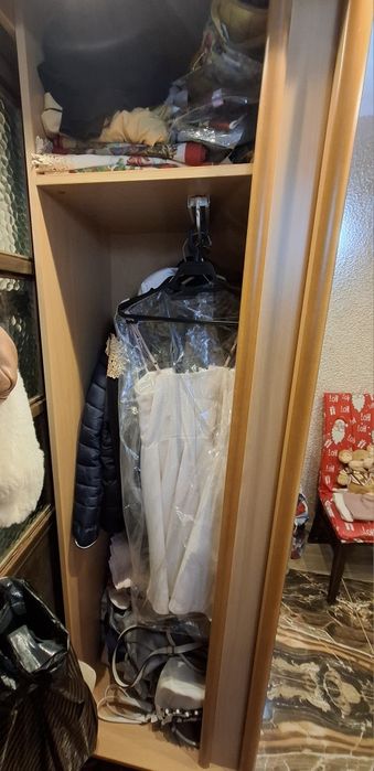 Гардероб с плъзгащи врати и осветление