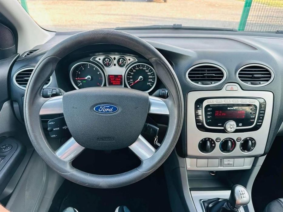 Vand Ford Focus 1.6benzina 2009