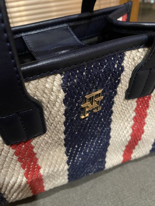 Оригинална дамска чанта Tommy Hilfiger